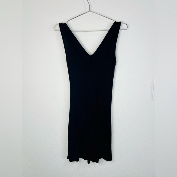 Forever 21 Black Sleeveless Empire Waist Dress Size Medium Flattering Fit - Picture 7 of 9